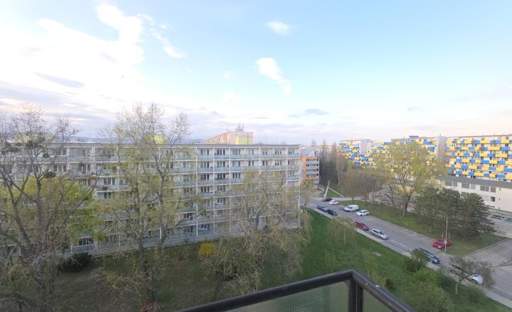 3 IZBOVÝ BYT SO ŠATNÍKOM PÔVODNÝ STAV BALKÓN + LOGGIA BRATISLAVA RUŽINOV ŠALVIOVÁ ulica - fotografia 17