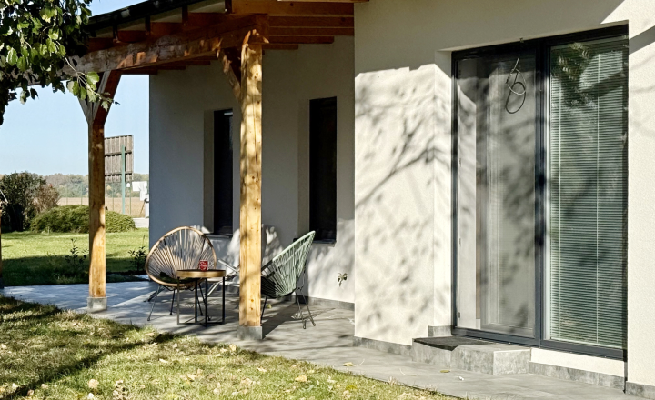 PREDAJ CHATA PRI JAZERE BLÍZKO BRATISLAVY - fotografia 1