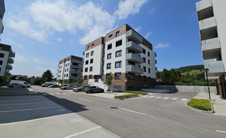 INGRE.SK - NOVOSTAVBA PRENÁJOM 3 IZBOVÝ BYT S PARKOVANÍM A ZÁHRADKOU - fotografia 1
