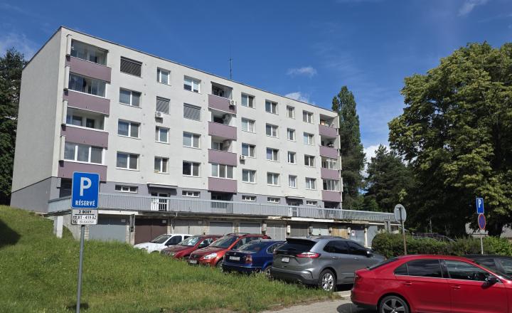 NA PREDAJ 4 IZBOVÝ BYT S LOGGIOU  BRATISLAVA - DÚBRAVKA