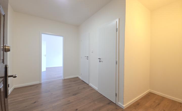 NA PREDAJ 4 IZBOVÝ BYT S LOGGIOU  BRATISLAVA - DÚBRAVKA - fotografia 2