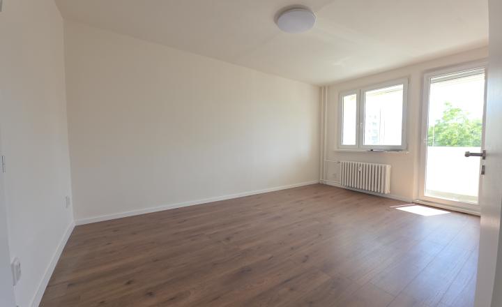 NA PREDAJ 4 IZBOVÝ BYT S LOGGIOU  BRATISLAVA - DÚBRAVKA - fotografia 5