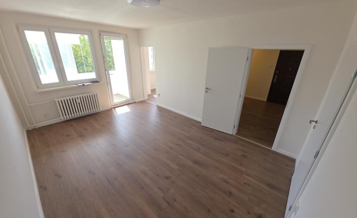 NA PREDAJ 4 IZBOVÝ BYT S LOGGIOU  BRATISLAVA - DÚBRAVKA - fotografia 7