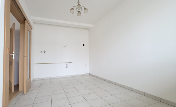 VEĽKÝ 80 m2 - 3 IZBOVÝ BYT S BALKÓNOM BRATISLAVA VRAKUŇA - fotografia 3