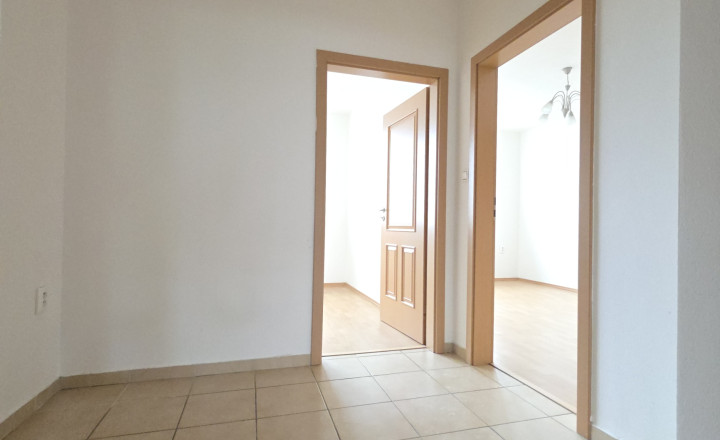 VEĽKÝ 80 m2 - 3 IZBOVÝ BYT S BALKÓNOM BRATISLAVA VRAKUŇA - fotografia 7