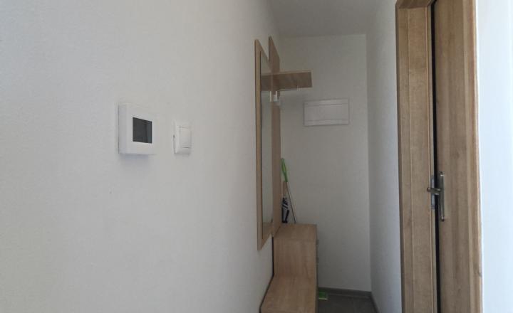 NA PREDAJ ZAUJÍMAVÝ PRIESTOR S POZEMKOM A PARKOVANÍM BRATISLAVA VRAKUŇA - fotografia 7