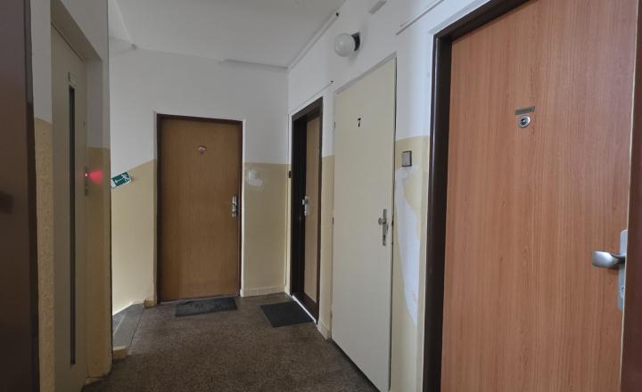 3 IZBOVÝ BYT SO ŠATNÍKOM PÔVODNÝ STAV BALKÓN + LOGGIA BRATISLAVA RUŽINOV ŠALVIOVÁ ulica - fotografia 19