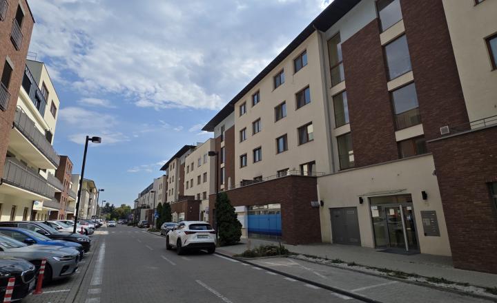 PREDAJ PARKOVANIE BRATISLAVA - NOVÉ MESTO - KRAMÁRE, ĎUMBIERSKA ul. - fotografia 2