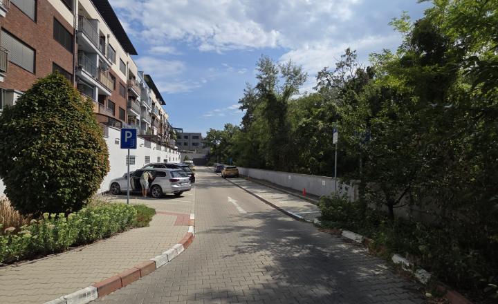 PREDAJ PARKOVANIE BRATISLAVA - NOVÉ MESTO - KRAMÁRE, ĎUMBIERSKA ul. - fotografia 4