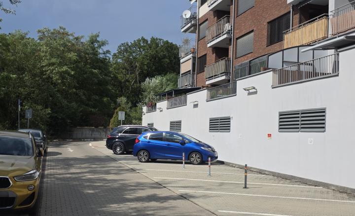 PREDAJ PARKOVANIE BRATISLAVA - NOVÉ MESTO - KRAMÁRE, ĎUMBIERSKA ul. - fotografia 5