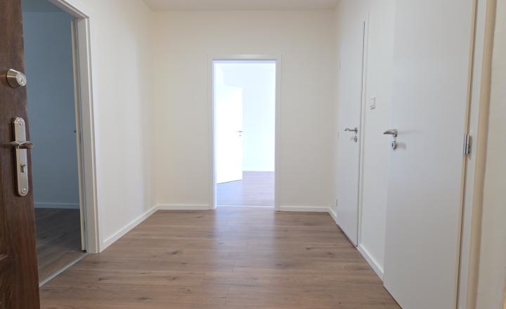 NA PREDAJ 4 IZBOVÝ BYT S LOGGIOU  BRATISLAVA - DÚBRAVKA - fotografia 3