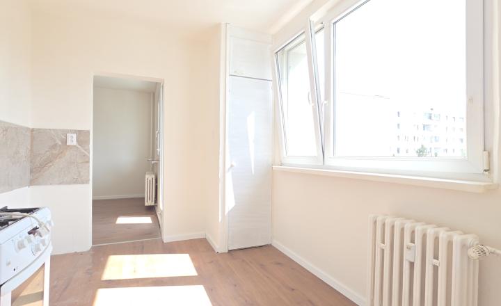 NA PREDAJ 4 IZBOVÝ BYT S LOGGIOU  BRATISLAVA - DÚBRAVKA - fotografia 8