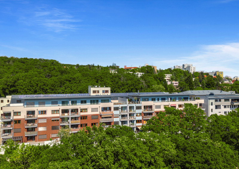 BÝVANIE POD LESOM | TERASA, 2 x PARKING - BRATISLAVA KRAMÁRE